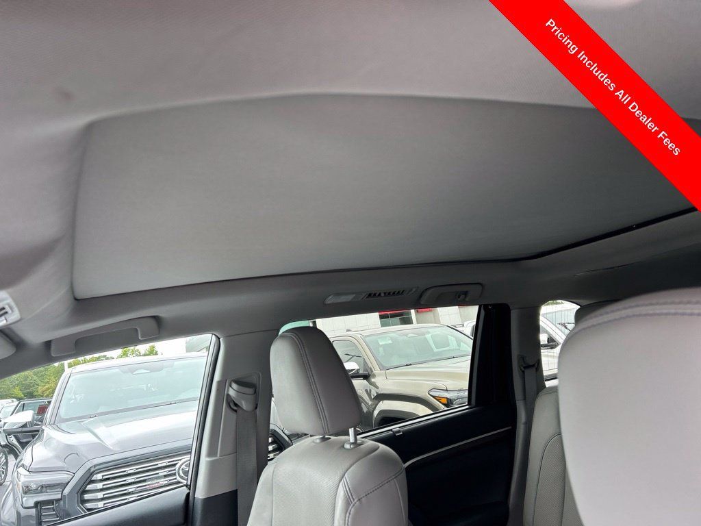 Used 2016 Toyota Highlander Limited Platinum FWD image 7