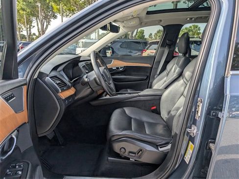 Used 2022 Volvo XC90 T5 Momentum w/ Climate Package image 6