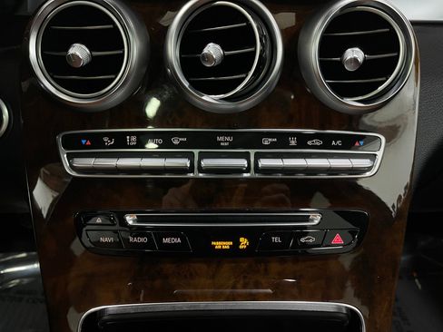 Used 2019 Mercedes-Benz GLC 350e 4MATIC image 26