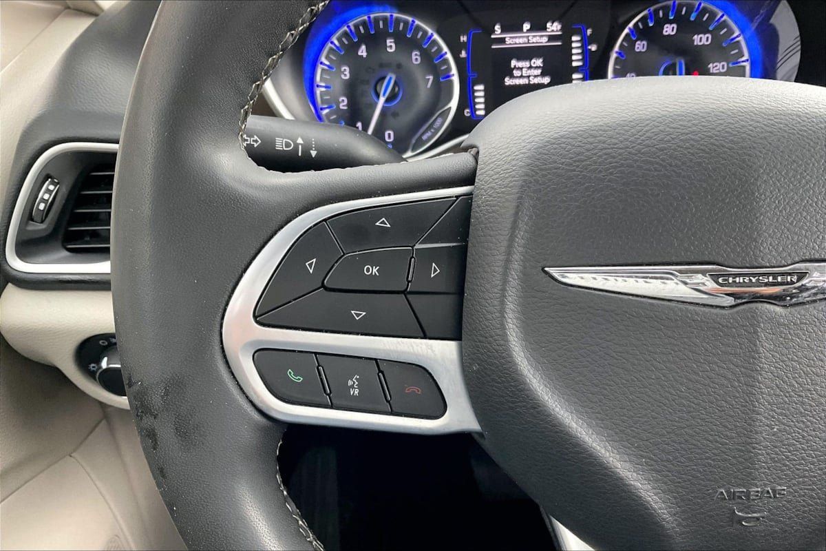 Used 2023 Chrysler Voyager LX FWD image 18