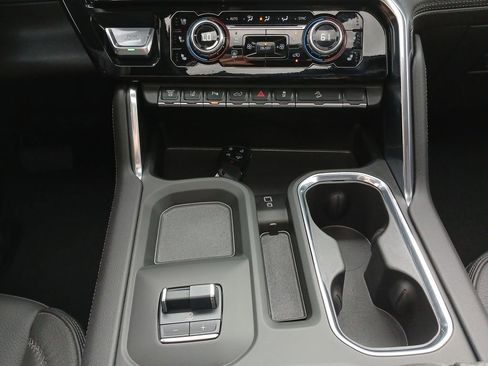 Used 2025 GMC Sierra 2500 Denali w/ Technology Package image 36