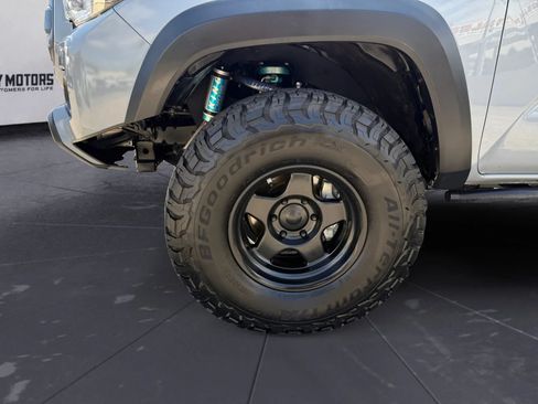 Used 2020 Toyota Tacoma TRD Off-Road w/ TRD Premium Off Road Package AWD/4WD image 30