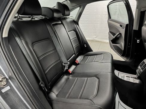 Used 2022 Volkswagen Passat 2.0T SE image 11