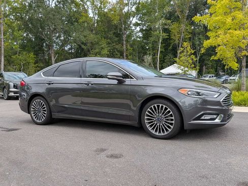 Used 2017 Ford Fusion SE w/ Fusion SE Technology Package FWD image 1