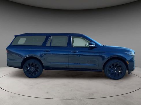 New 2025 Lincoln Navigator L Reserve w/ Jet Appearance Package image 10