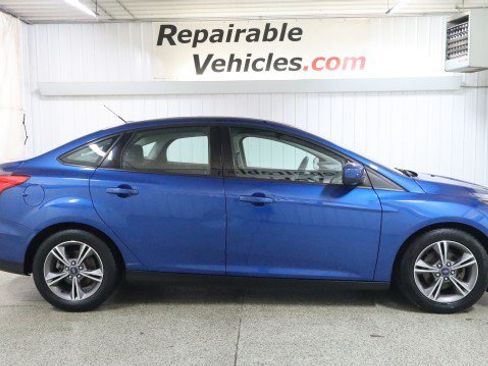Used 2018 Ford Focus SE w/ SE Appearance Package FWD image 4