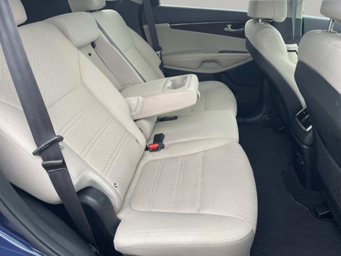 Used 2017 Kia Sorento FWD image 17