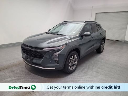 Used 2025 Chevrolet Trax LT w/ LT Convenience Package FWD image 1