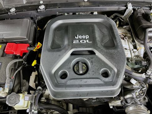 Used 2021 Jeep Wrangler Unlimited Sahara image 32