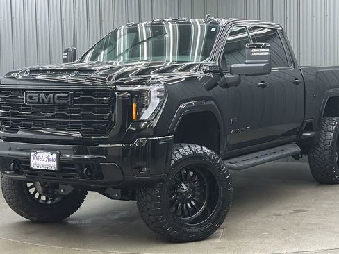 Used 2026 GMC Sierra 2500 AT4 AWD/4WD image 1
