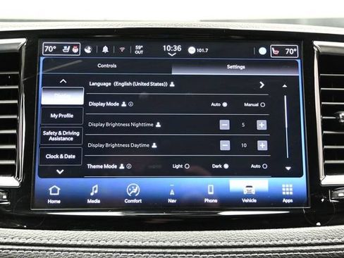 Certified 2024 Chrysler Pacifica Limited FWD image 41