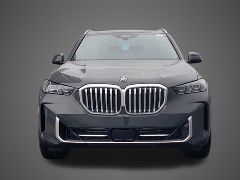 New 2026 BMW X5 xDrive50e image 2