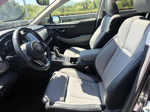 Used 2025 Subaru Outback Limited AWD/4WD image 11