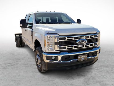 New 2026 Ford F350 XL w/ XL Chrome Package image 2
