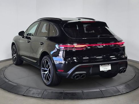 Certified 2025 Porsche Macan image 3