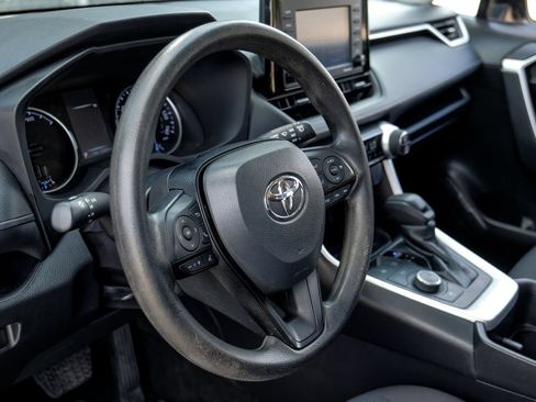Used 2022 Toyota RAV4 LE AWD/4WD image 17