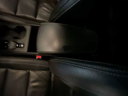 Used 2022 Volvo XC40 T5 Momentum image 21