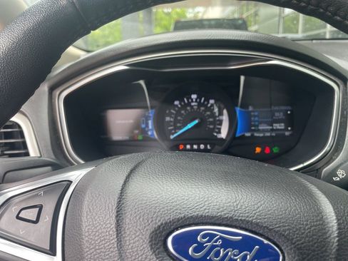 Used 2017 Ford Fusion SE w/ Equipment Group 601A image 20