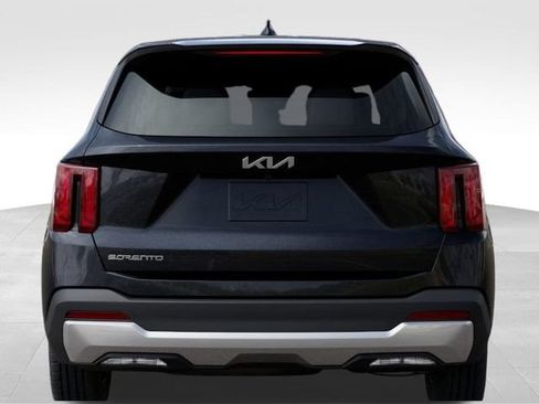 Certified 2025 Kia Sorento LX FWD image 14