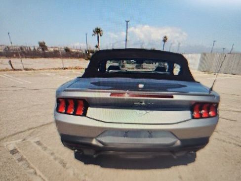 Used 2025 Ford Mustang Premium image 5