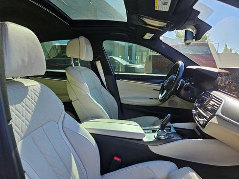 Used 2021 BMW 530i xDrive w/ M Sport Package AWD/4WD image 9