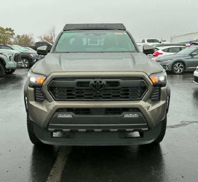 Used 2026 Toyota Tacoma TRD Off-Road w/ TRD Off Road Premium Package AWD/4WD image 2