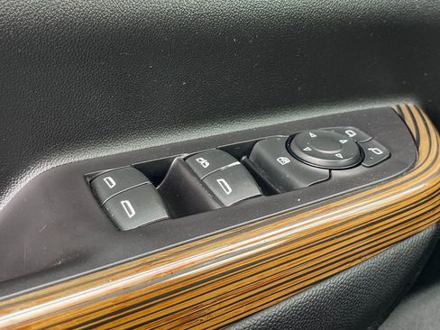 Used 2020 GMC Acadia SLE image 41