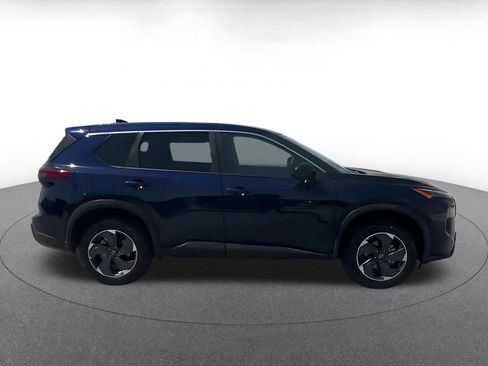 Used 2025 Nissan Rogue SV AWD/4WD image 16