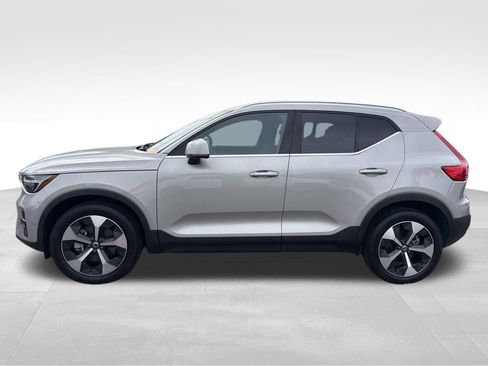 Used 2025 Volvo XC40 B5 Plus AWD/4WD image 19