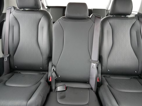 Certified 2024 Kia Carnival LX image 13