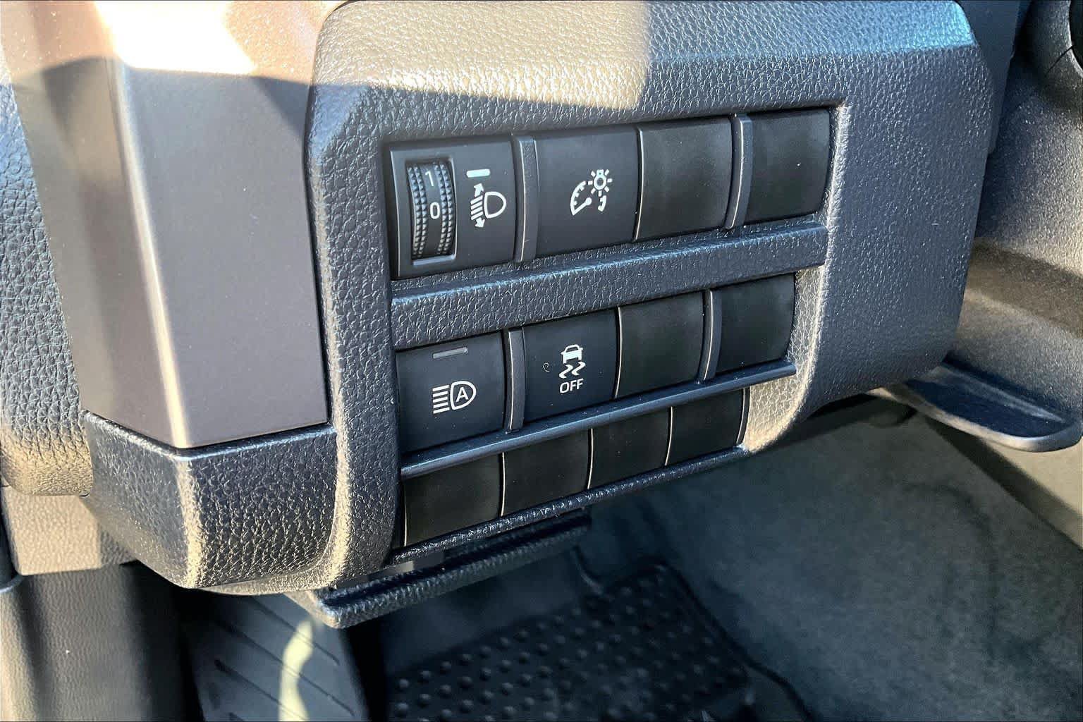 Certified 2026 Toyota Tacoma SR5 AWD/4WD image 32