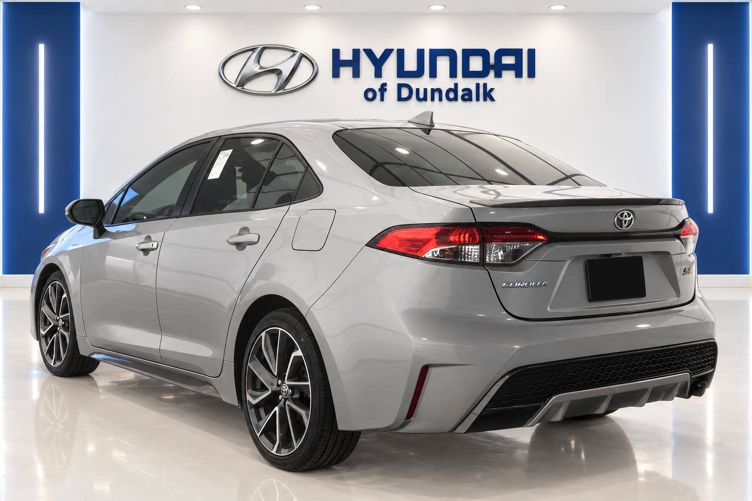Used 2020 Toyota Corolla SE FWD image 2