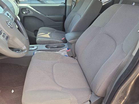 Used 2021 Nissan Frontier SV w/ Midnight Edition Floor Mats image 11