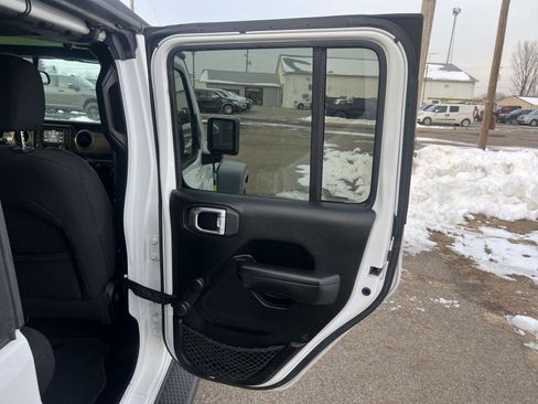 Used 2019 Jeep Wrangler Unlimited Sport image 26