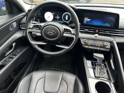 Used 2023 Hyundai Elantra Limited image 17