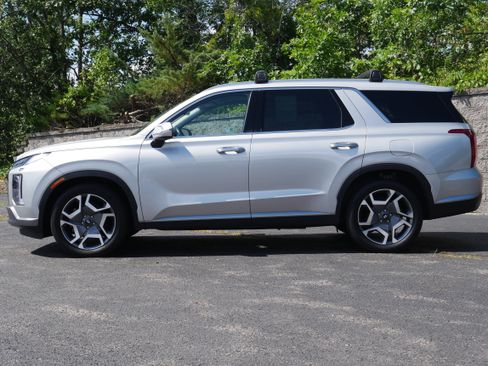 Used 2024 Hyundai Palisade SEL w/ Premium Package AWD/4WD image 3