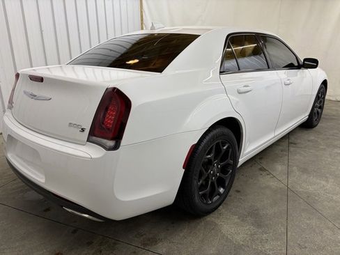Used 2019 Chrysler 300 S image 6