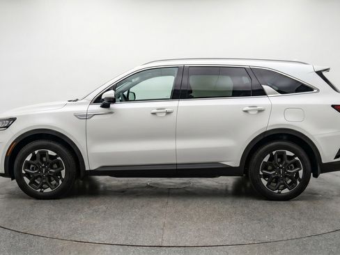 Used 2024 Kia Sorento S image 5