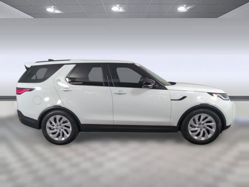 Certified 2025 Land Rover Discovery S image 7