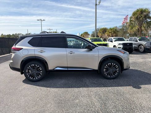 Used 2026 Nissan Rogue Platinum w/ Platinum Premium Package image 3