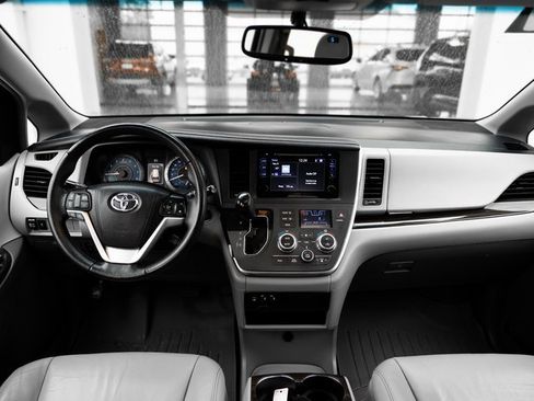 Used 2017 Toyota Sienna XLE image 15