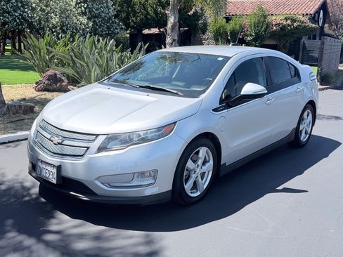 Used 2015 Chevrolet Volt w/ Enhanced Safety Package 1 FWD image 1