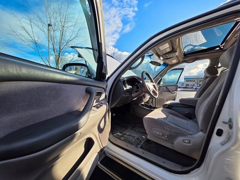 Used 2001 Toyota Sequoia SR5 image 32