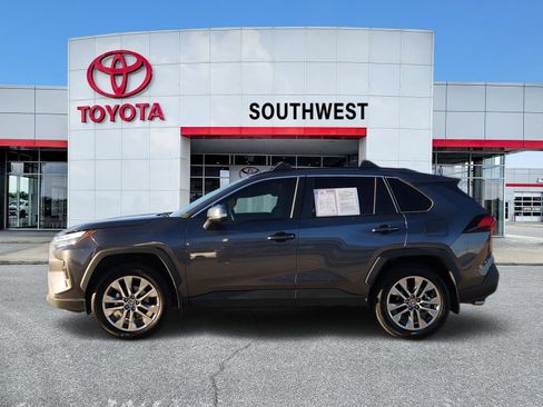 Used 2023 Toyota RAV4 XLE Premium image 3