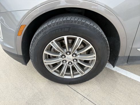 Used 2018 Cadillac XT5 Luxury w/ Driver Awareness Package image 29