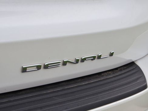 Used 2021 GMC Yukon Denali w/ Denali Ultimate Package AWD/4WD image 16