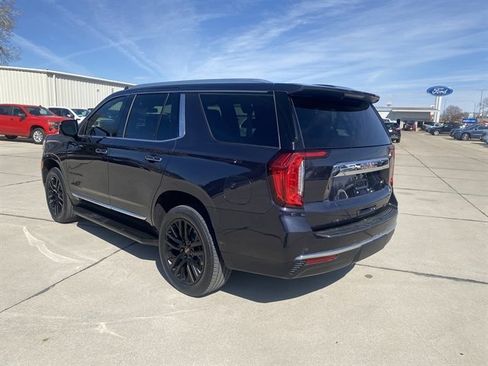 Used 2023 GMC Yukon SLT w/ SLT Premium Package image 16