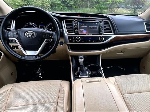 Used 2017 Toyota Highlander Limited Platinum AWD/4WD image 16
