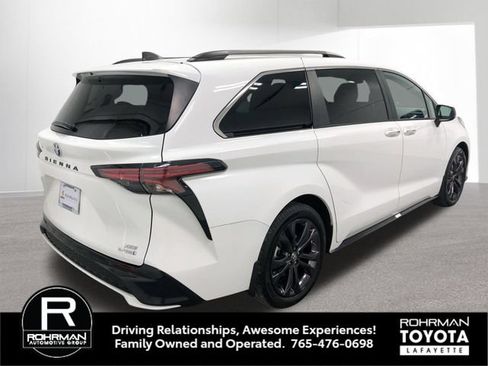 Used 2023 Toyota Sienna XSE FWD image 6