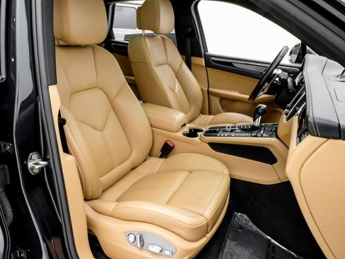 Used 2018 Porsche Macan image 33
